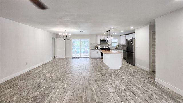 2431 Welch ST, Fort Myers, FL 33901