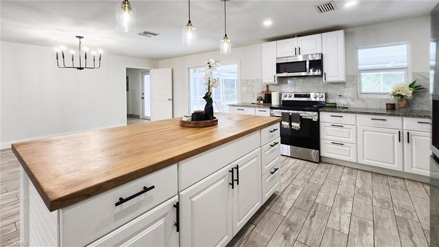 2431 Welch ST, Fort Myers, FL 33901