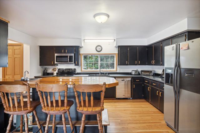 5695 Hinkley Road, Stockbridge, MI 49285