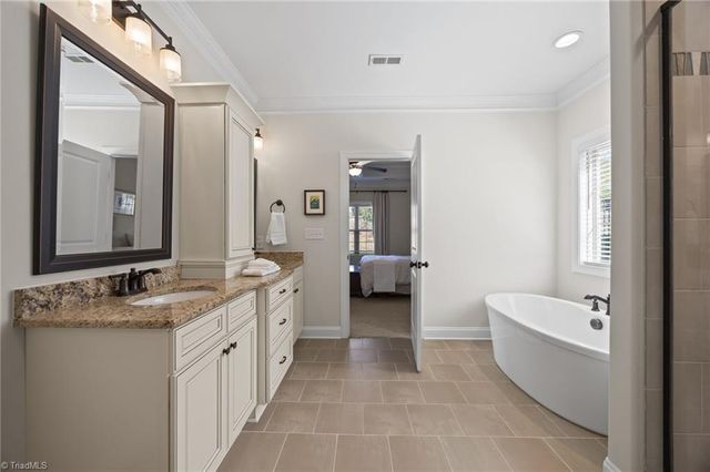 188 Quail Run Drive, Clemmons, NC 27012