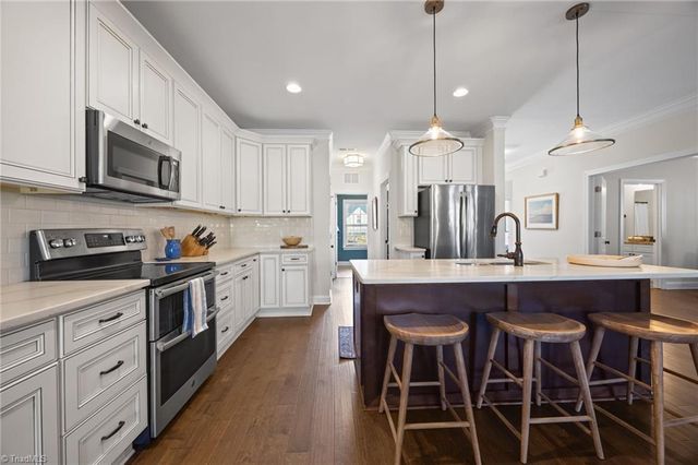 188 Quail Run Drive, Clemmons, NC 27012