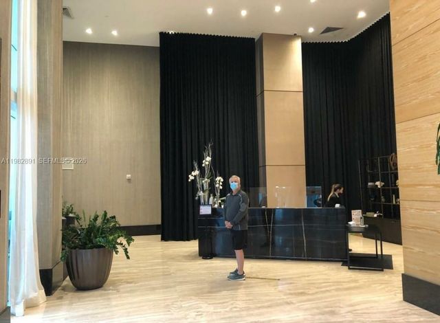 950 N Brickell Bay Dr 3002, Miami, FL 33131