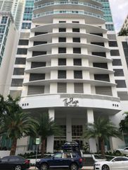 950 N Brickell Bay Dr 3002, Miami, FL 33131