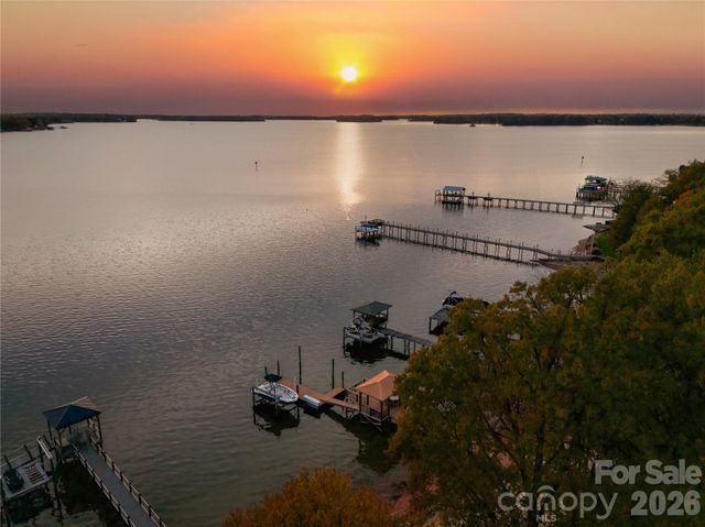 18019 Whispering Oaks Drive, Cornelius, NC 28031