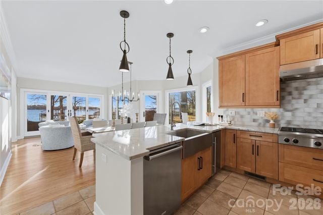 18019 Whispering Oaks Drive, Cornelius, NC 28031