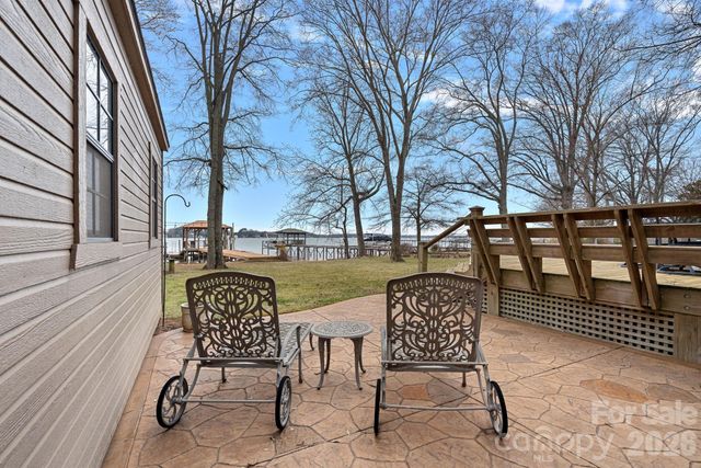 18019 Whispering Oaks Drive, Cornelius, NC 28031