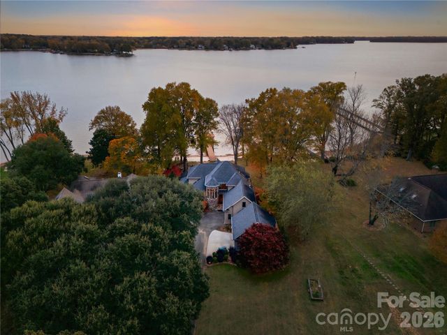 18019 Whispering Oaks Drive, Cornelius, NC 28031