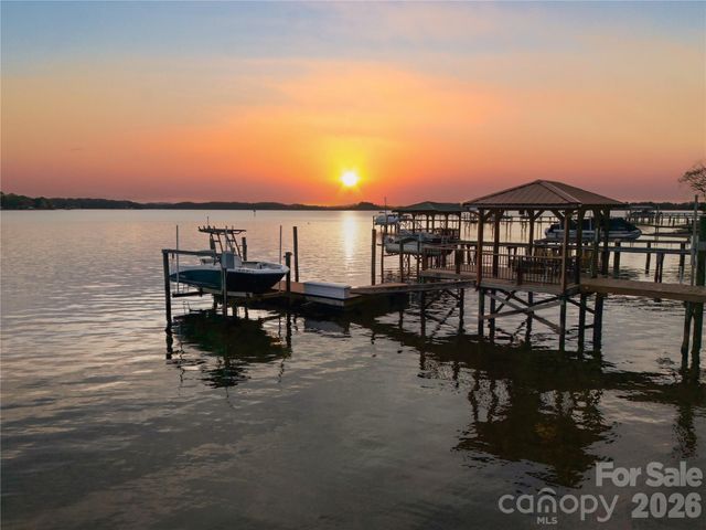 18019 Whispering Oaks Drive, Cornelius, NC 28031