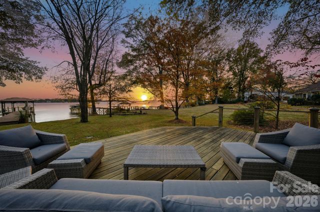 18019 Whispering Oaks Drive, Cornelius, NC 28031