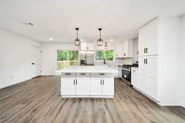 33 Kittiwake Court, The Woodlands, TX 77380