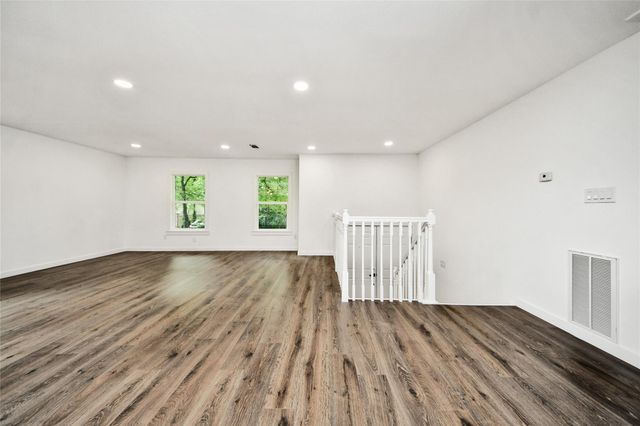 33 Kittiwake Court, The Woodlands, TX 77380