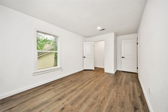 33 Kittiwake Court, The Woodlands, TX 77380