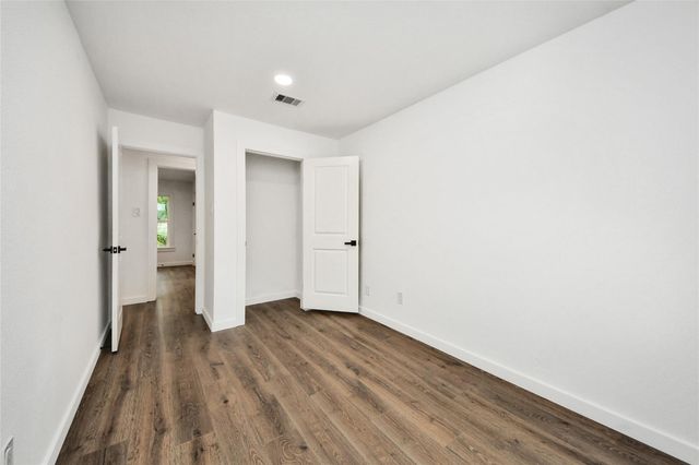 33 Kittiwake Court, The Woodlands, TX 77380