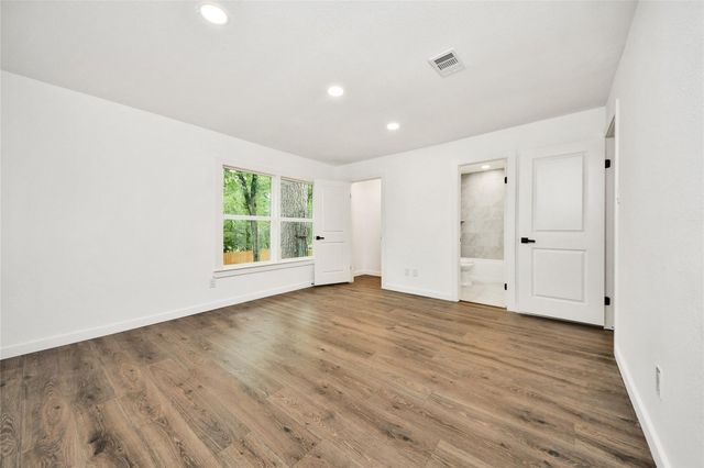 33 Kittiwake Court, The Woodlands, TX 77380