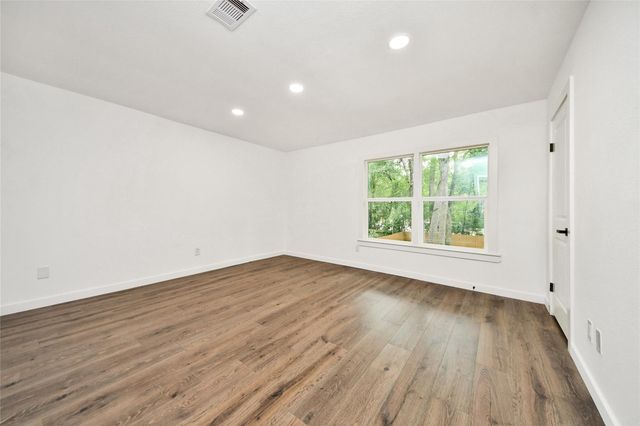 33 Kittiwake Court, The Woodlands, TX 77380