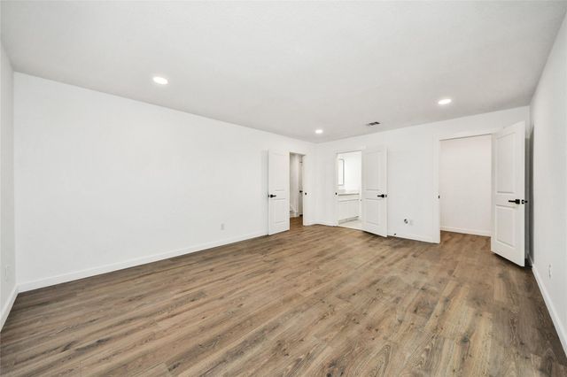 33 Kittiwake Court, The Woodlands, TX 77380