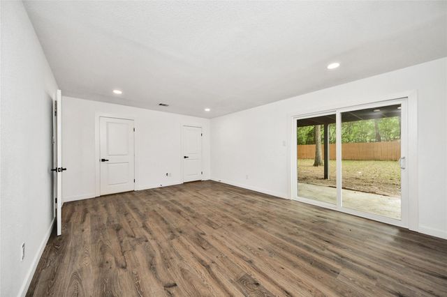 33 Kittiwake Court, The Woodlands, TX 77380