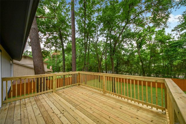 33 Kittiwake Court, The Woodlands, TX 77380