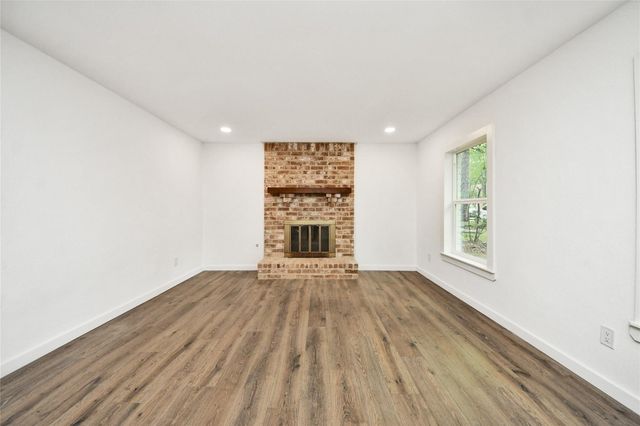 33 Kittiwake Court, The Woodlands, TX 77380