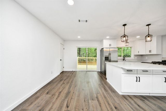 33 Kittiwake Court, The Woodlands, TX 77380