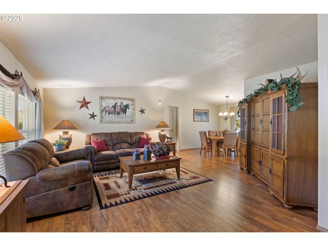 11119 N MYRTLE Rd, Myrtle Creek, OR 97457