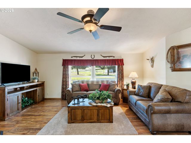 11119 N MYRTLE Rd, Myrtle Creek, OR 97457