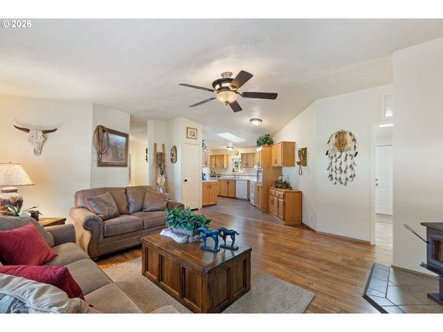 11119 N MYRTLE Rd, Myrtle Creek, OR 97457