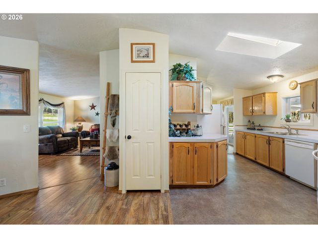 11119 N MYRTLE Rd, Myrtle Creek, OR 97457
