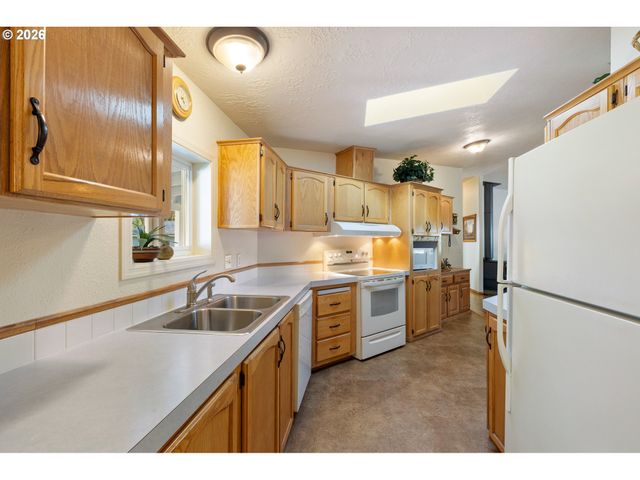 11119 N MYRTLE Rd, Myrtle Creek, OR 97457