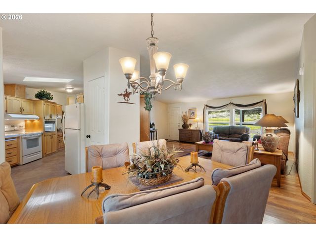 11119 N MYRTLE Rd, Myrtle Creek, OR 97457