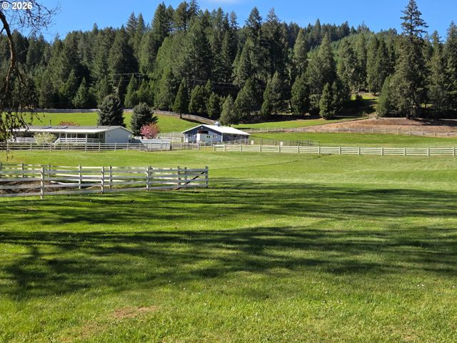 11119 N MYRTLE Rd, Myrtle Creek, OR 97457