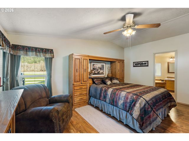 11119 N MYRTLE Rd, Myrtle Creek, OR 97457
