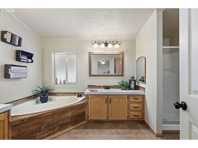 11119 N MYRTLE Rd, Myrtle Creek, OR 97457