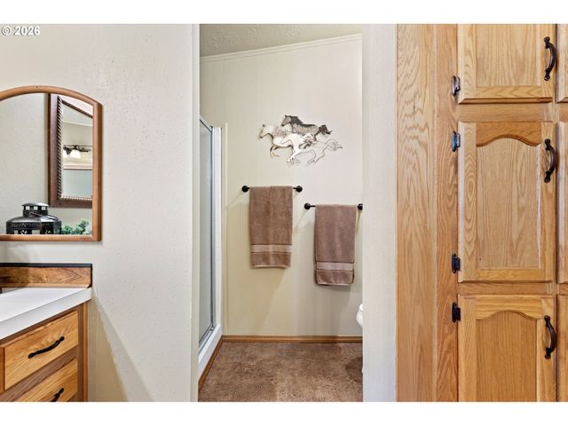 11119 N MYRTLE Rd, Myrtle Creek, OR 97457