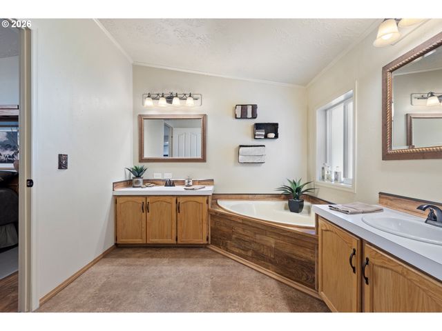 11119 N MYRTLE Rd, Myrtle Creek, OR 97457