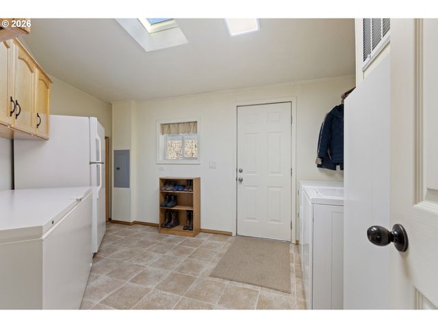 11119 N MYRTLE Rd, Myrtle Creek, OR 97457