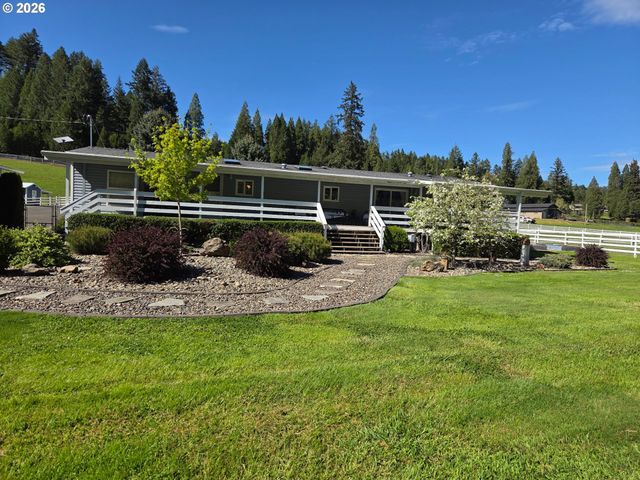 11119 N MYRTLE Rd, Myrtle Creek, OR 97457