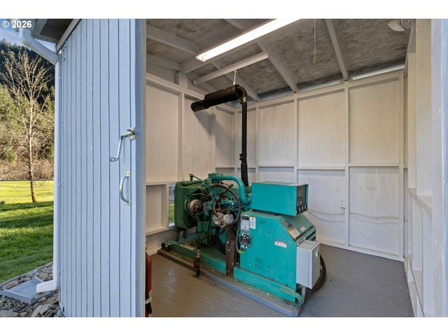 11119 N MYRTLE Rd, Myrtle Creek, OR 97457