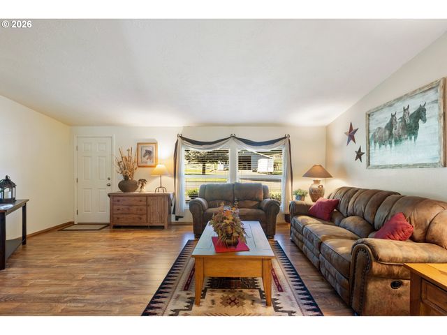 11119 N MYRTLE Rd, Myrtle Creek, OR 97457