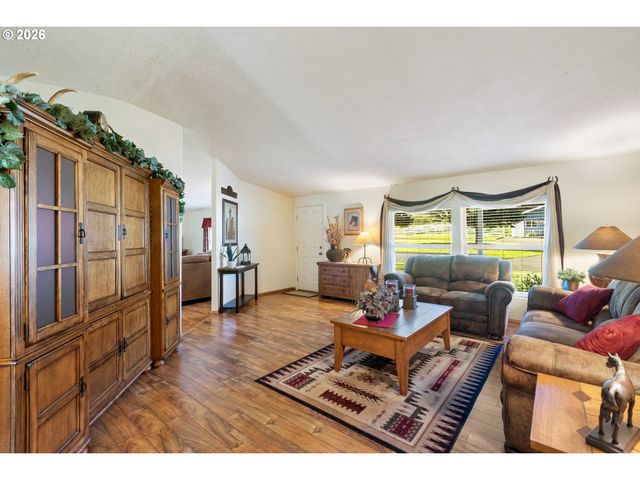 11119 N MYRTLE Rd, Myrtle Creek, OR 97457