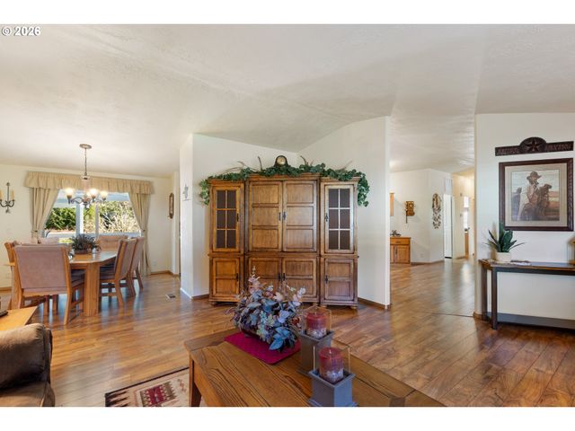 11119 N MYRTLE Rd, Myrtle Creek, OR 97457