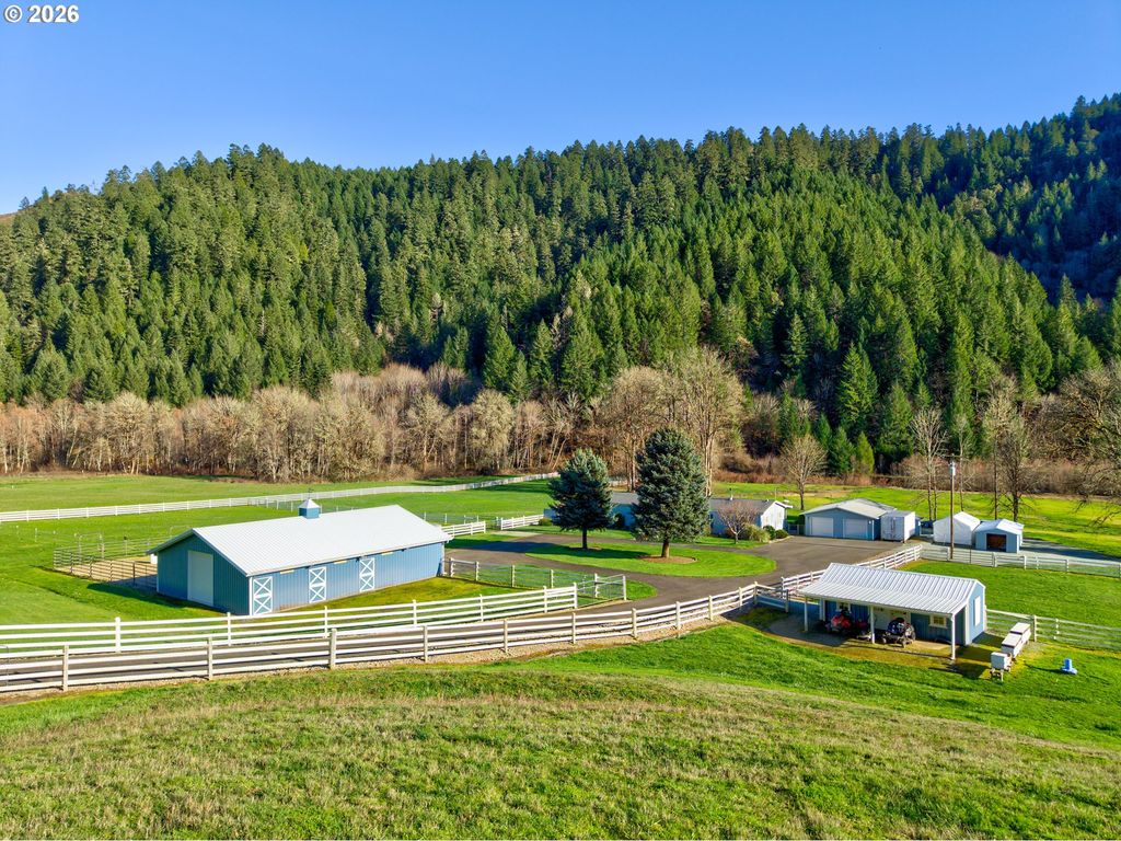 11119 N MYRTLE Rd, Myrtle Creek, OR 97457
