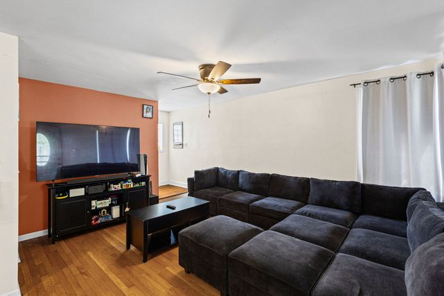 11035 S Avenue E, Chicago, IL 60617