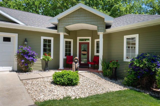 2090 Yahara Drive, Stoughton, WI 53589