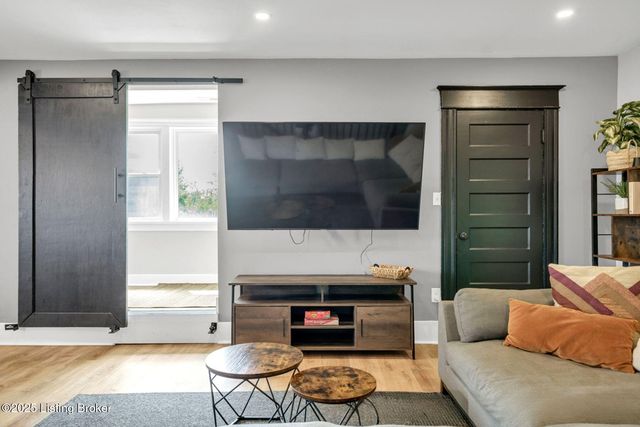 4739 S 3rd St, Louisville, KY 40214