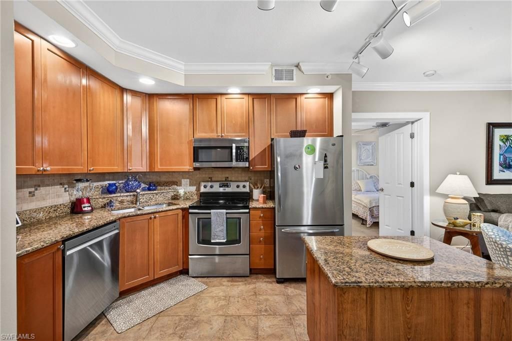 2825 Palm Beach BLVD 215, FORT MYERS, FL 33916 — photo 3