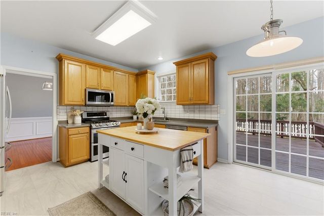 13177 Harbor DR, Carrollton, VA 23314