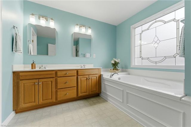 13177 Harbor DR, Carrollton, VA 23314