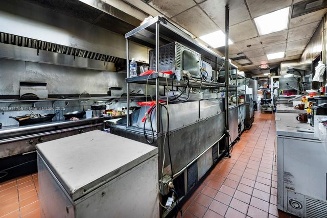 6411-6417 Stirling Rd, Davie, FL 33314