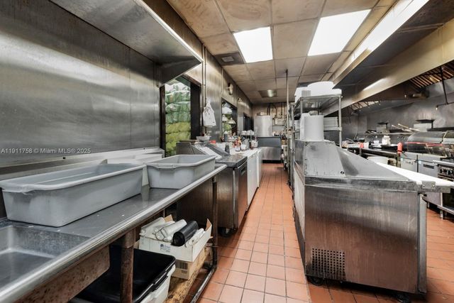 6411-6417 Stirling Rd, Davie, FL 33314